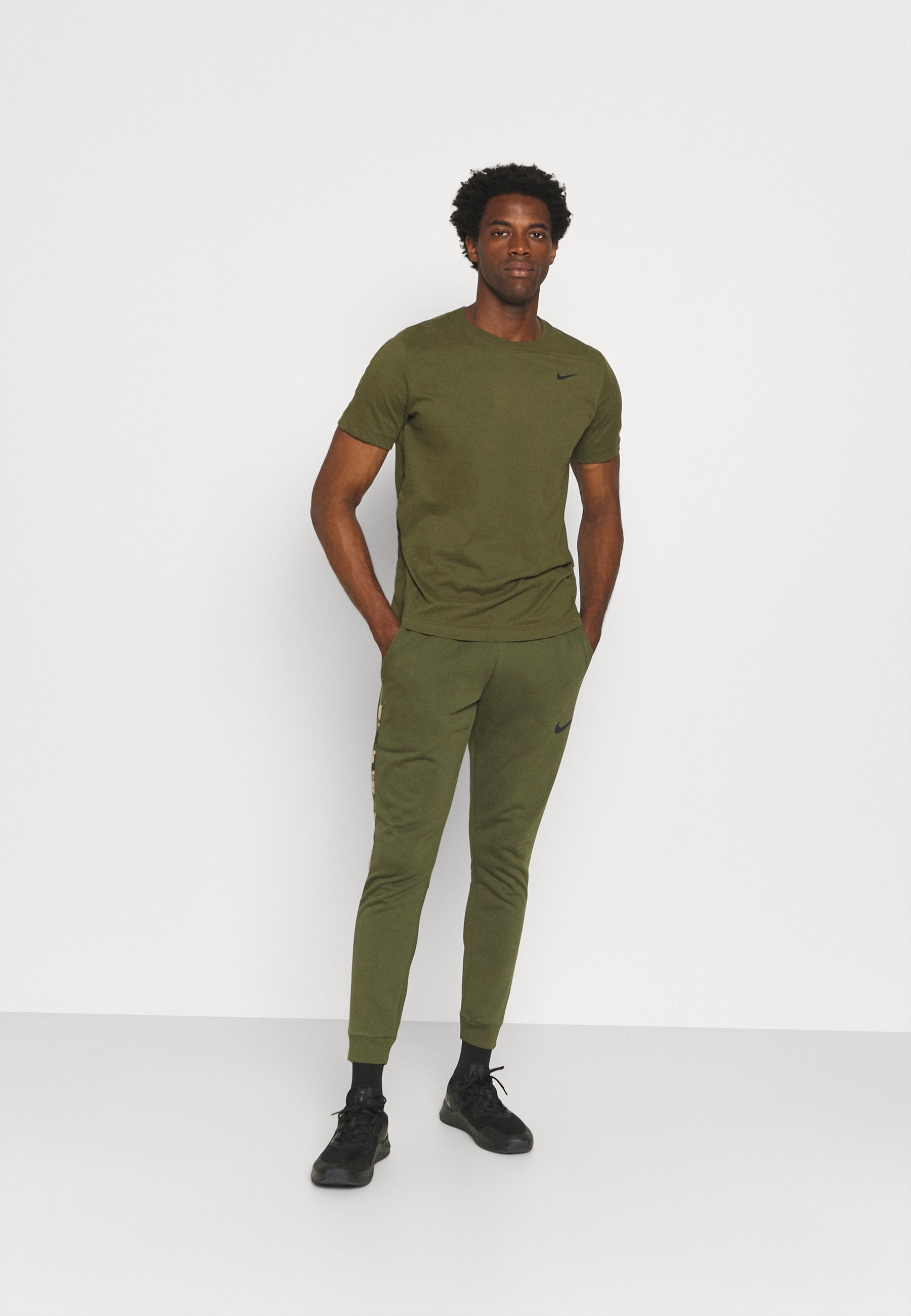 Nike Performance CAMO - Pantaloni sportivi - rough green/black/cachi -  Zalando.it