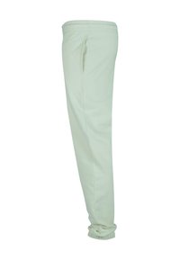 Pantalones de chándal verde claro hechos de una tela suave. Presentan un tobillo ajustado y bolsillos laterales, con una textura suave y un diseño sencillo.