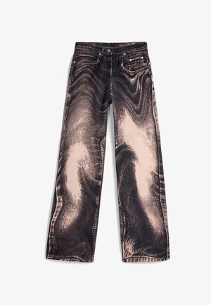 Jean à jambes larges avec un motif texturé noir et beige. Comprend cinq poches et des accessoires en métal avec un bouton et une fermeture éclair.