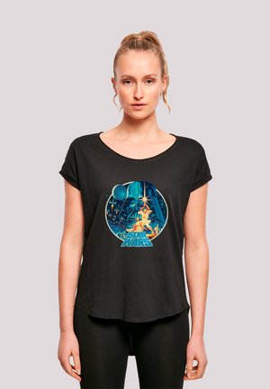 Svart bomull T-skjorte med rundt grafisk design som har "Star Wars" og karakterer i levende farger. Korte ermer, avslappet passform.