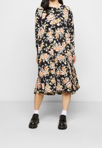 Pieces Petite Denní šaty - black