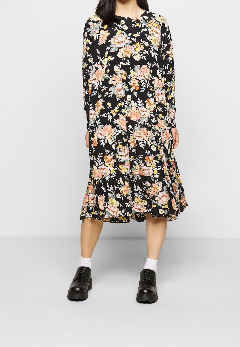 Pieces Petite Denní šaty - black