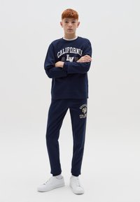OVS BOUCLÉ PATCH - Jogginghose - navy blue