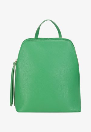 Grüner Leder-Rucksack mit abgerundetem oberen Teil, strukturiertem Finish und einem oberen Griff. Verfügt über einen Reißverschluss und einen dekorativen Reißverschlussschieber.