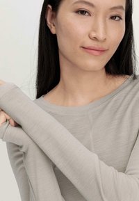 hessnatur MERINO - Langarmshirt - düne