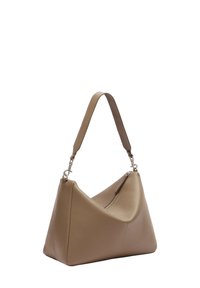 Skórzana torebka w kolorze brązowym o unikalnym trójkątnym kształcie, z zamkiem błyskawicznym, pojedynczym paskiem na ramię oraz gładką fakturą.