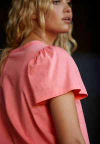 Next SHORT SLEEVE SPARKLE BUBBLEHEM REGULAR FIT - Nyomott mintás póló - fluro pink