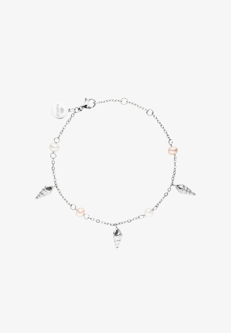 Bracelet en chaîne argentée avec des perles blanches et pêche alternées, de petites breloques en forme de coquillages argentés, fermoir mousqueton et étiquette de marque.