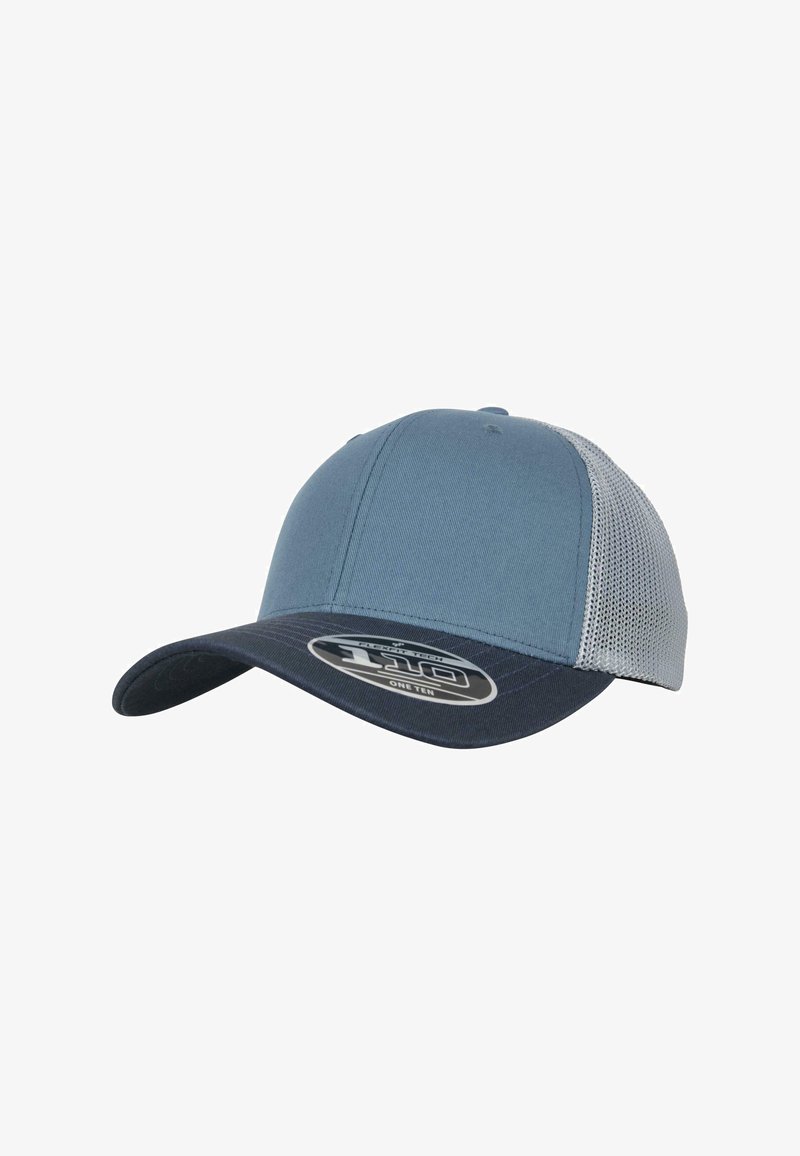 Blå baseball caps med en marineblå skygge, nettsider og en buet skygge. Har en logo-patch foran. Materialet ser teksturert ut.