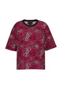 Korte mouwen, cropped T-shirt in roze en zwart panterprint, met een ronde zwarte halslijn en een ontspannen pasvorm. Zachte stoftextuur.