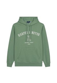 Sudadera verde con bolsillo frontal, capucha con cordón y letras blancas "HARPER & NEYER" con un gráfico de oso de peluche y el texto 1985.