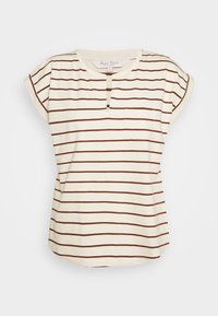T-shirt à manches courtes, couleur crème, avec des rayures horizontales brunes, disposant d'un décolleté en trou de serrure et d'une petite poche poitrine. Tissu doux avec une coupe décontractée.