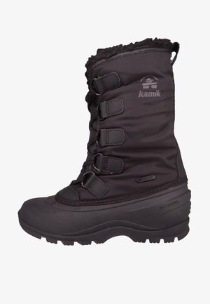 Czarne, wodoodporne zimowe buty z wyściełanym zamkiem na górze, sznurowanym designem, gumową podeszwą oraz teksturowanymi akcentami na cholewce dla lepszego uchwytu i komfortu.