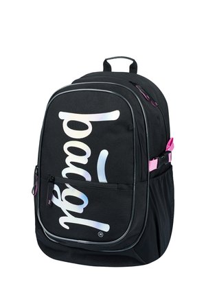Schwarzer Rucksack mit glänzendem "Bag"-Text, Reißverschlussfächern, rosa Akzenten und seitlicher Netztasche. Verfügt über ergonomische Schulterriemen.