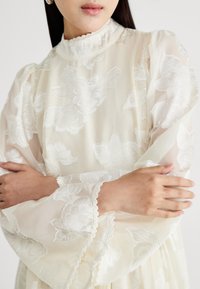 Thumbnail Image 7