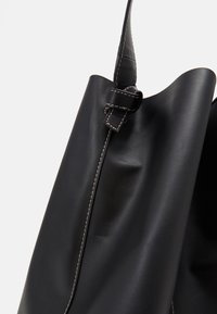 Becksöndergaard GLOSSY MAE BAG SET - Cabas - black