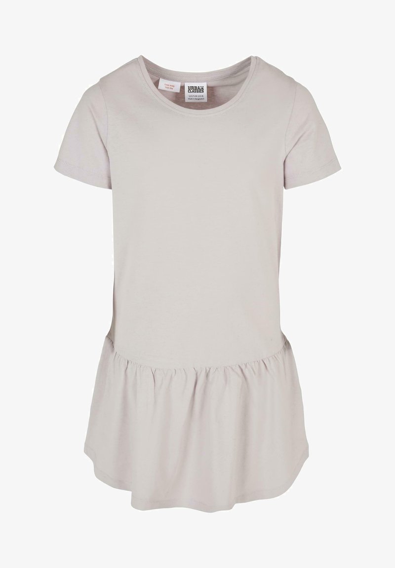 Jasnoróżowa sukienka z krótkim rękawem, wykonana z bawełny, okrągły dekolt, marszczona talia z falbaniastym wykończeniem. Prosty design bez wzorów czy akcentów.