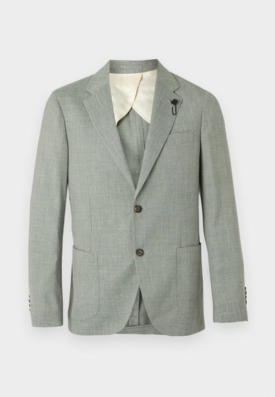 Ανοιχτό γκρι σακάκι κατασκευασμένο από υφαντό ύφασμα. Διαθέτει δύο μπροστινές τσέπες, δύο κουμπιά, πέτο με εγκοπές και εσωτερική φόδρα σε αντίθετο κρεμ χρώμα.