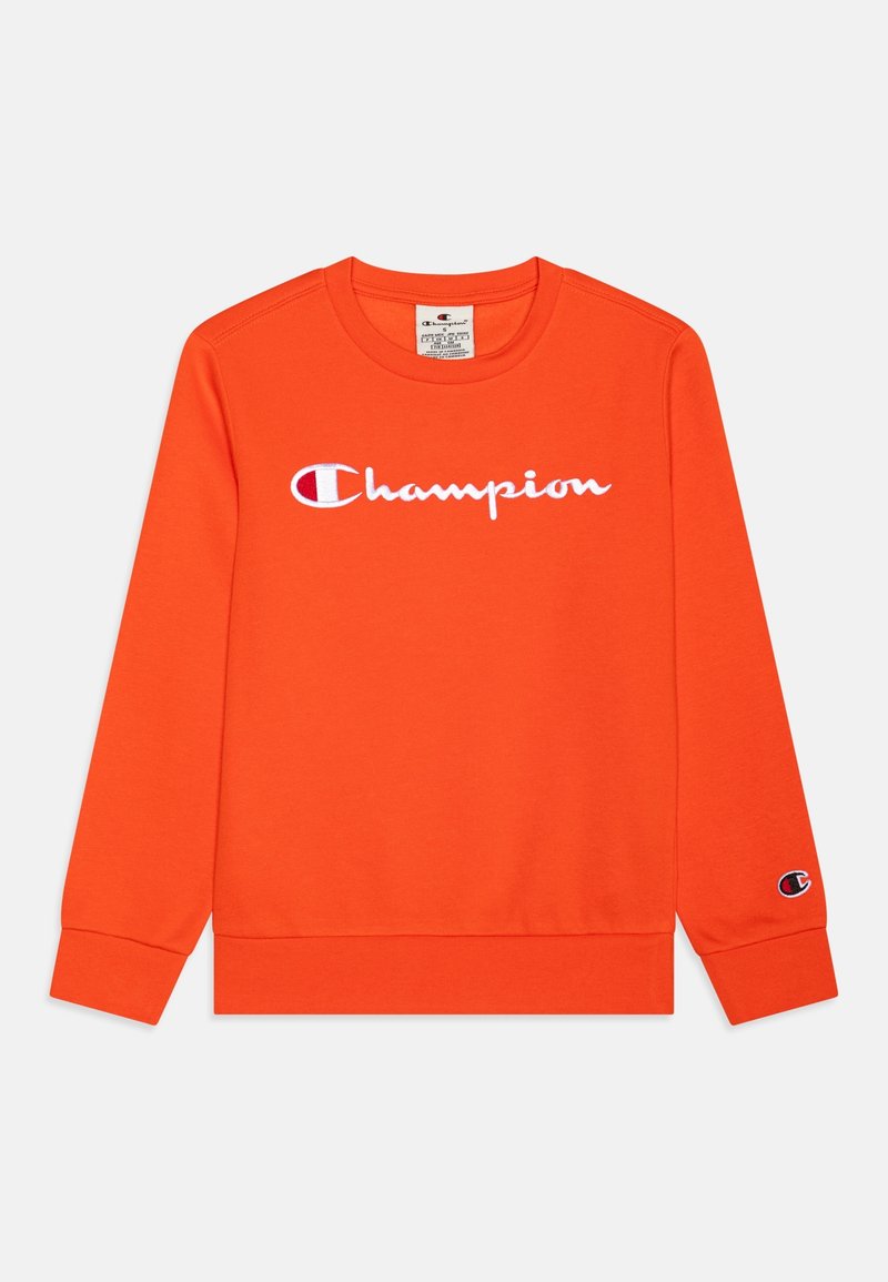 Sweat-shirt orange à manches longues avec le logo texte « Champion » en blanc sur la poitrine et un petit patch logo sur le poignet de la manche gauche.