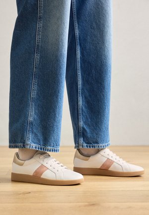 MELEDA - Trainers - white/nude