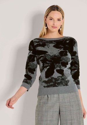 Gestrickter Pullover mit grauem Grund, großen schwarzen Blumenmustern, Dreiviertelärmeln sowie gerippten Bündchen und Saum. Strukturelle Akzente.