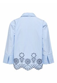 Chemise à manches longues rayée verticalement bleu et blanc avec larges poignets et broderie florale le long de l'ourlet festonné.