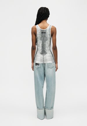 Uvrstitev 4: MOSCHINO - MAGLIETTA - Top