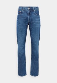 Jeans de mezclilla azul de pierna recta con desgastado visible y sutil decoloración, que cuentan con un diseño clásico de cinco bolsillos y cierre de botón de metal.