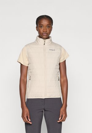 Beige isolert vest med høy krage, glidelås foran og sidelommer. Har en quiltet tekstur og merke-logo på brystet.