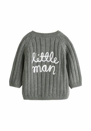 Grijze geribbelde trui met lange mouwen en een ronde halslijn. Heeft witte geborduurde tekst "little man" op de achterkant, wat het ontwerp accentueert.