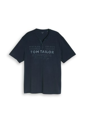 TOM TAILOR, TOM TAILOR T-SHIRT PLUS SIZE - HENLEY T-SHIRT IM USED-LOOK - Camiseta estampada - sky captain blue