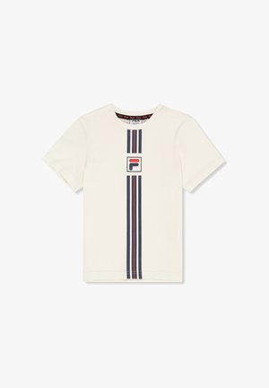 Biały T-shirt z krótkim rękawem, pionowymi granatowymi i czerwonymi paskami oraz kwadratowym logo Fila umieszczonym na środku z przodu.