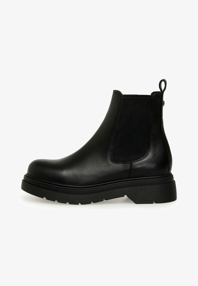 Mustad mustad nahast kingad elastsete külgpanustega, ümarate varvastega ja tekstuurse kummitaldaga. Tagaküljel on tõmblõng.