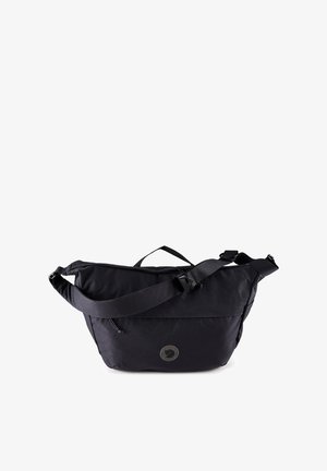 Borsa a tracolla nera con tracolla regolabile, manico superiore, tasca frontale con cerniera e patch rotondo con logo al centro anteriore.