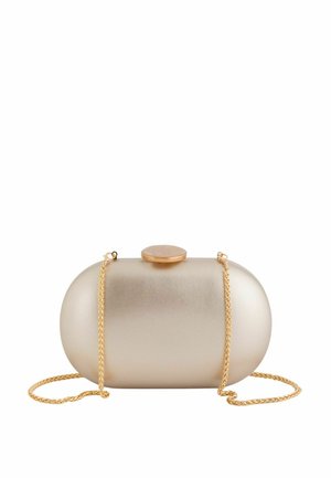 Bolso de mano metálico dorado con forma ovalada, cierre superior redondo y una cadena fina dorada sobre un fondo blanco.