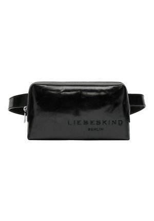 Borsa cosmetica nera in pelle con una consistenza liscia, forma rettangolare e logo in rilievo "LIEBESKIND BERLIN" su un lato. Dotata di chiusura con zip.