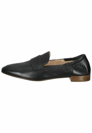 Mocasines de cuero negro, con diseño perforado, un tacón de madera plano y un panel elevado en el empeine para añadir detalle.