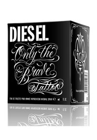 Emballage en boîte noire pour le parfum Diesel, avec un texte blanc audacieux, un motif en cursive complexe et un graphique de clown sur un côté.