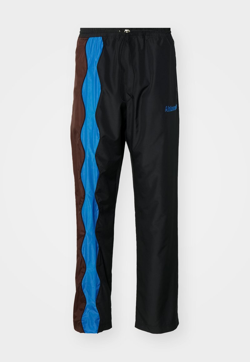 Pantalons de sport noirs avec des panneaux latéraux ondulés bleus et marron. Ceintures élastiques et cordon de serrage pour un ajustement réglable. Matériau lisse et léger.