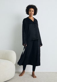 BOSS MONOGRAM ROBE - Kylpytakki - black