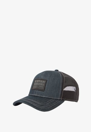 Donker denim en mesh honkbalpet met gebogen klep en voorkant met een patch met de tekst "G-STAR ORIGINALS RAW DENIM."