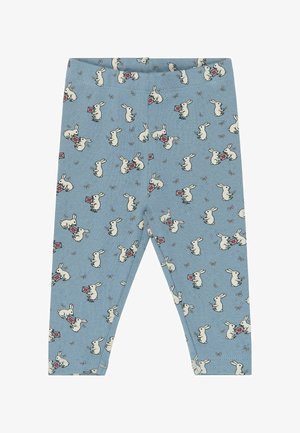Blauwe peuterleggings met witte konijntjes die rode enveloppen vasthouden en kleine strikillustraties in een herhalend patroon.
