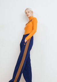 adidas Originals MONTREAL  - Spodnji deli trenirk - night indigo