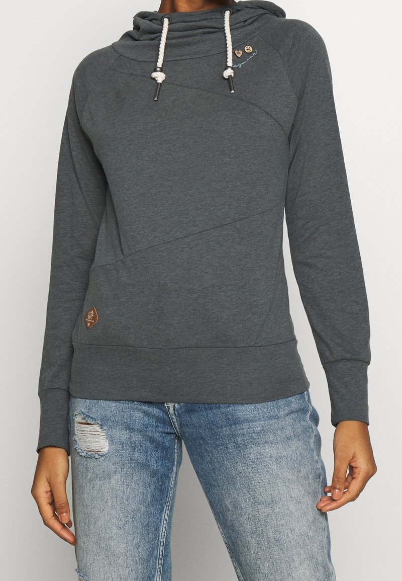 Grijze sweatshirt met capuchon en een gestructureerde afwerking, met een kraag, contrasterende trekkoorden en een logo-label aan de zoom.