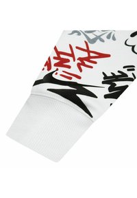 Witte sweatshirt manchet met ribbelstructuur, voorzien van multikleurige abstracte ontwerpen in rood, zwart en grijs. Zwart logo nabij de naad.