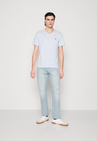 Lacoste Basic póló - bleu clair