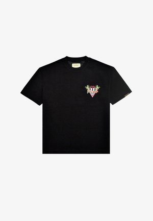 Zwarte katoenen T-shirt met korte mouwen, voorzien van een kleurrijke geborduurde driehoekige grafiek op de linkerborst met bloemenaccenten.