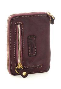 Portafoglio in pelle di colore viola scuro compatto con zip dorata, tasca frontale con zip, cuciture a contrasto e una etichetta in pelle del marchio.