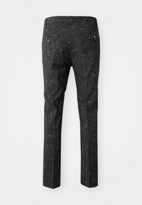 Schwarze Hose mit einem kunstvollen floralen Muster, aus strukturiertem Stoff gefertigt. Enthält zwei Gesäßtaschen und eine taillierte Passform.