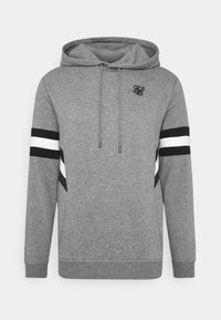 Szara bluza z kapturem w kolorze heather z czarno-białymi paskami na rękawach oraz małym czarnym logo po lewej stronie klatki piersiowej, posiadająca sznurki w kapturze.